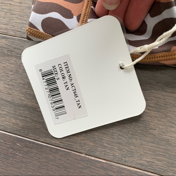 BRAND NEW leopard sports bra - Picture 5 of 5